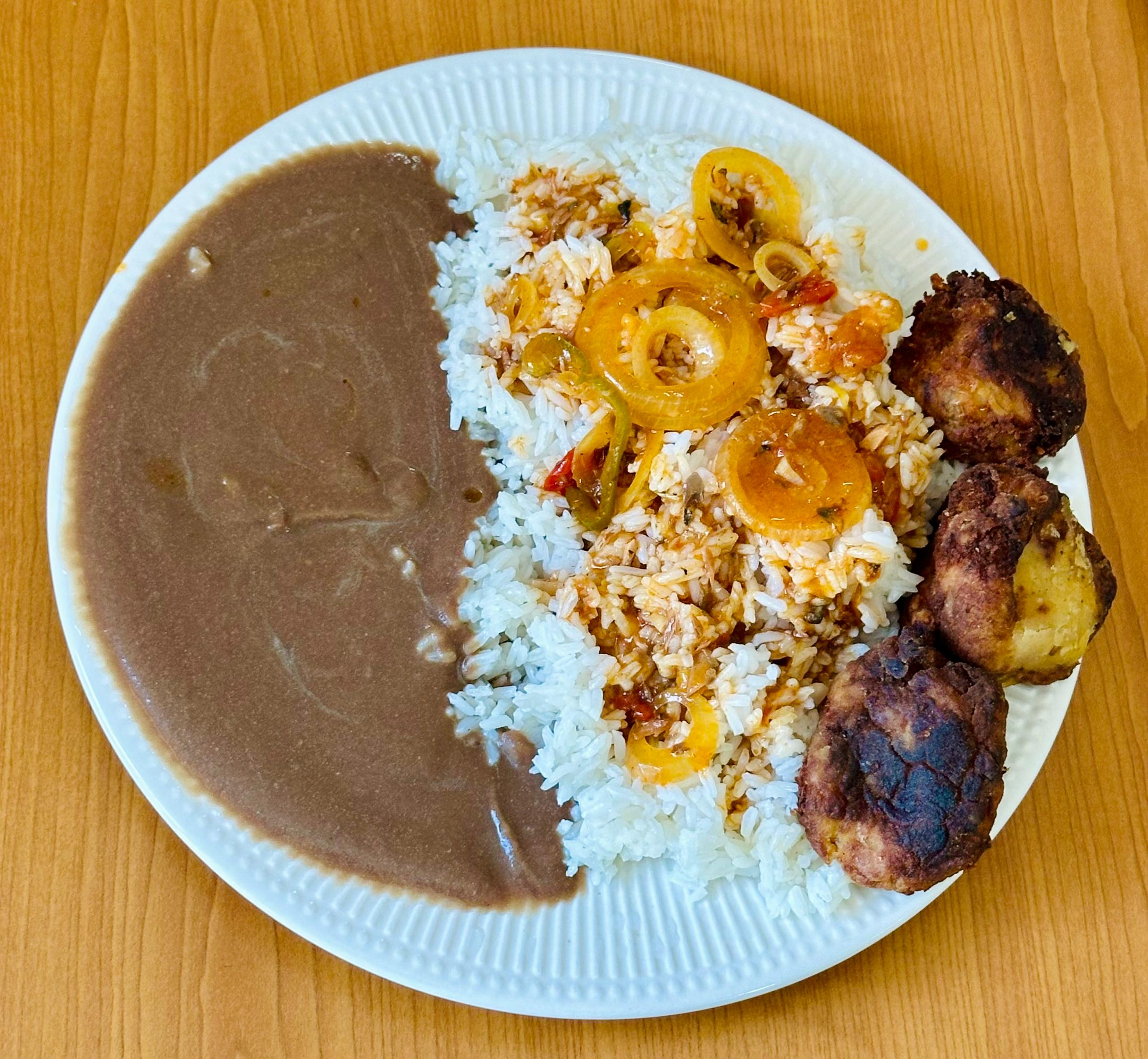 Diri + Sòs Pwa + Boulettes de Thon — plat partagé par Getro