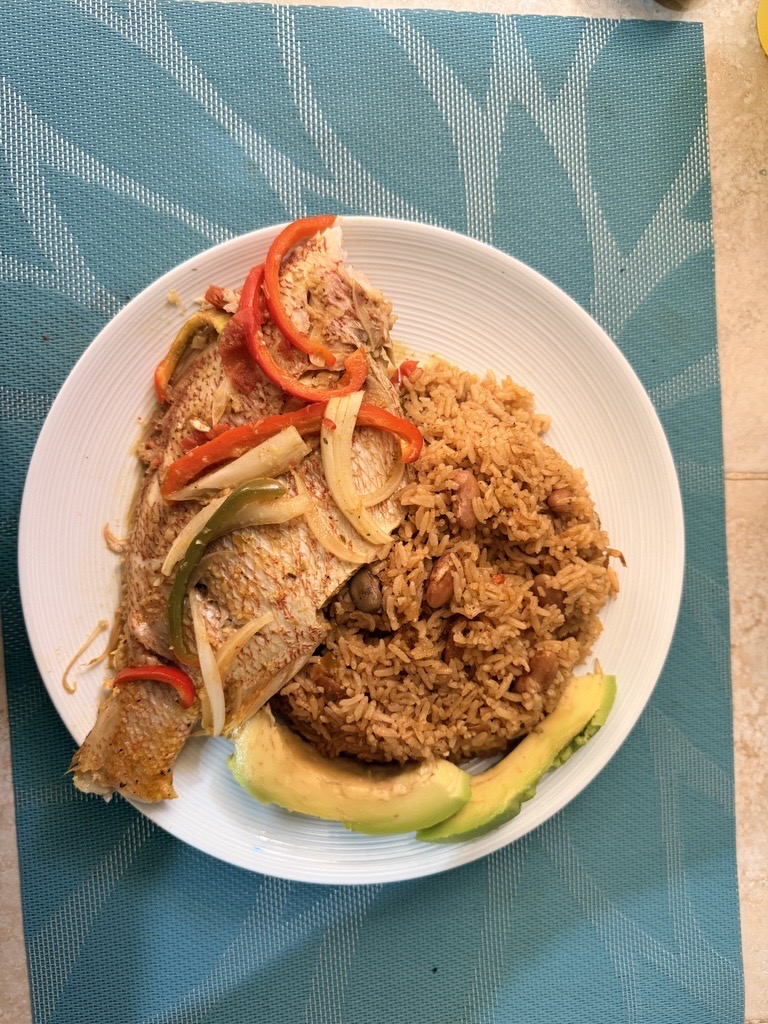 Diri kole ak sos pwason — plat partagé par Anne